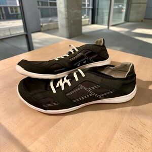 Clark’s Woman’s Lite Walking Shoes